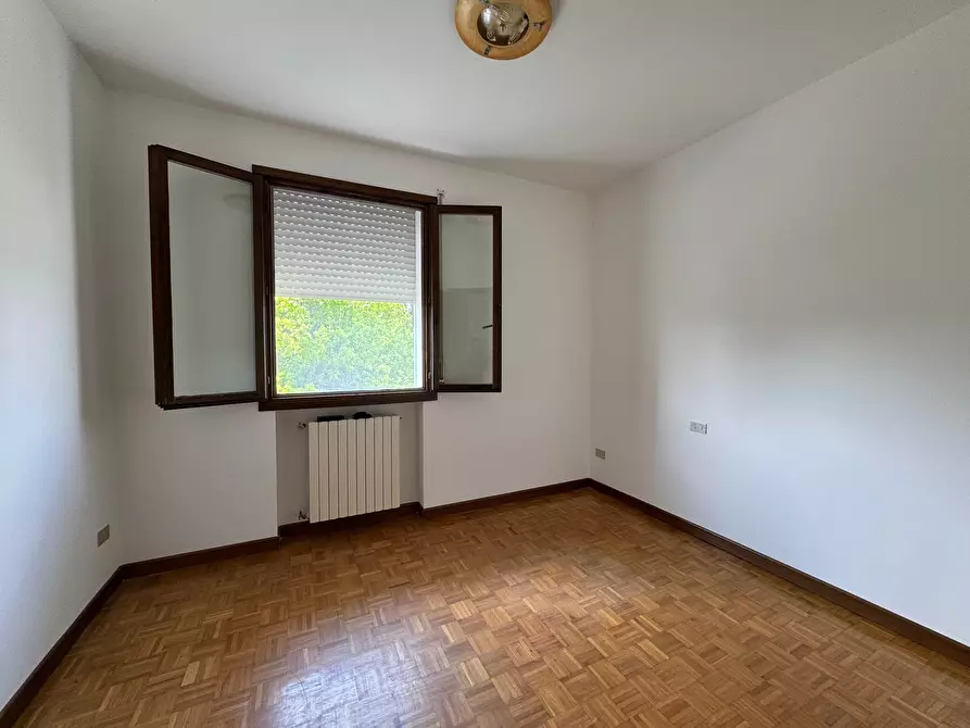 Immagine 11 di Quadrilocale in vendita  a Rovigo