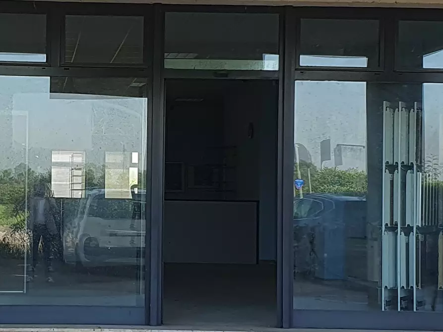 Immagine 7 di Locale commerciale in vendita  in Strada Mantova a Marmirolo