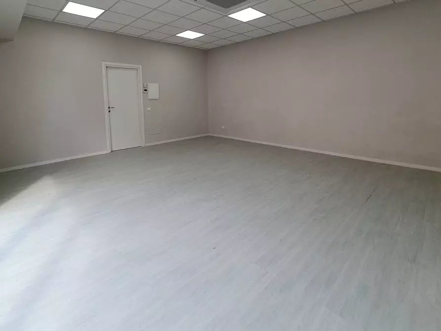 Immagine 5 di Locale commerciale in vendita  in TRAV. VIA MILANO a Brescia