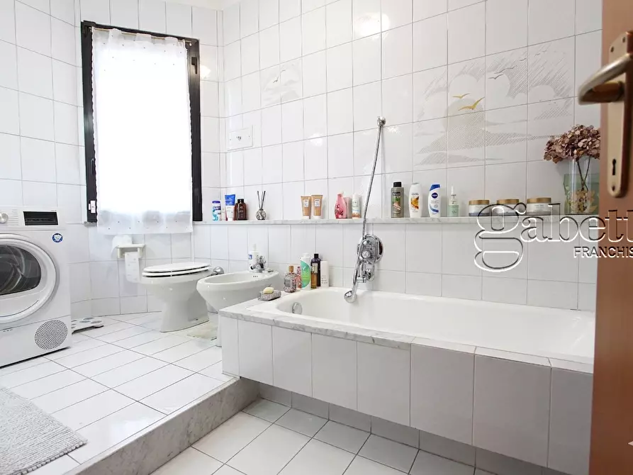 Immagine 23 di Villa in vendita  a Parabiago