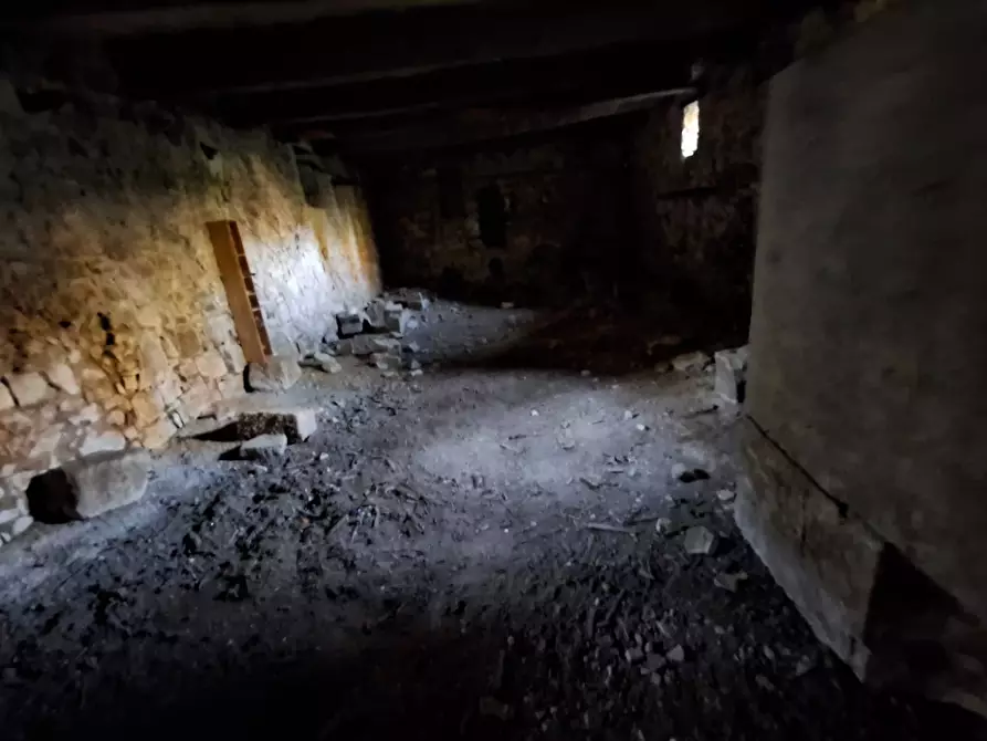 Immagine 9 di Magazzino in vendita  in Via Castelnuovo 16 a San Leo