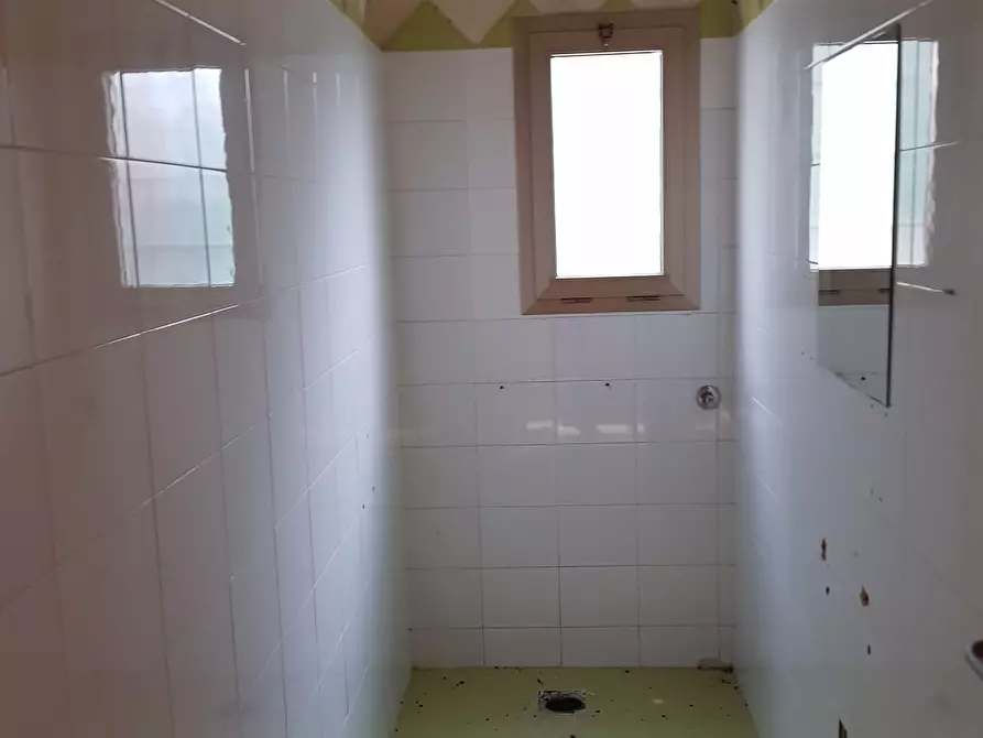 Immagine 10 di Capannone industriale in affitto  in Via della Madonnina a Capannori