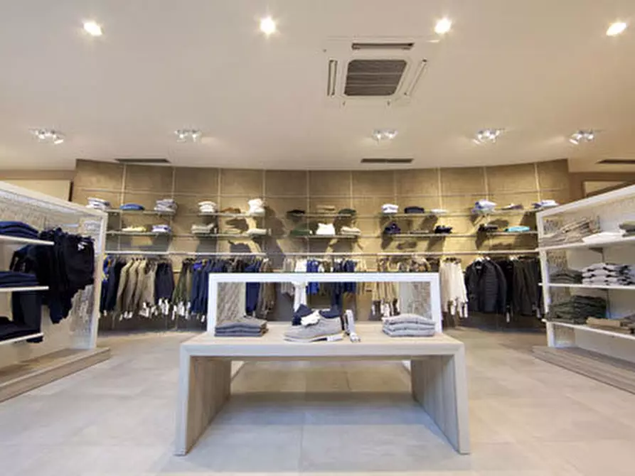 Immagine 7 di Attività commerciale in vendita  in Via Santa Croce a Lucca