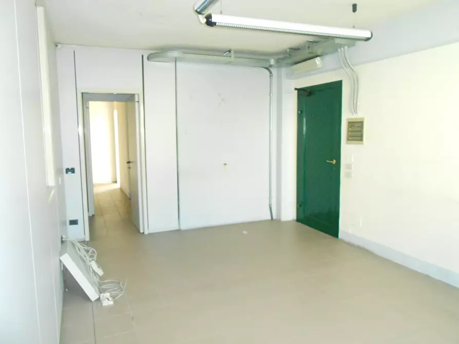 Immagine 5 di Ufficio in affitto  in via di tempagnano a Lucca