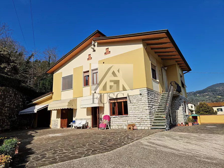 Immagine 2 di Villa in vendita  in Via di Balbano a Lucca