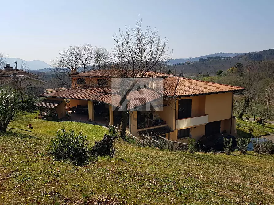 Immagine 3 di Villa in vendita  in Via montebonelli a Lucca