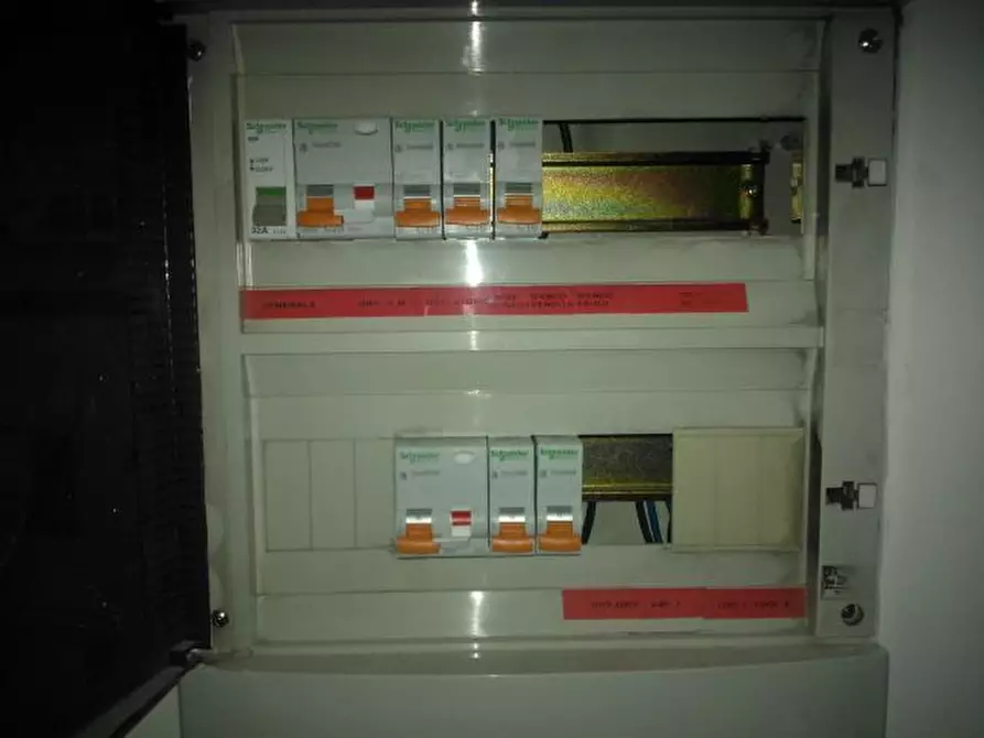 Immagine 10 di Capannone industriale in vendita  in Viale G. Puccini a Lucca