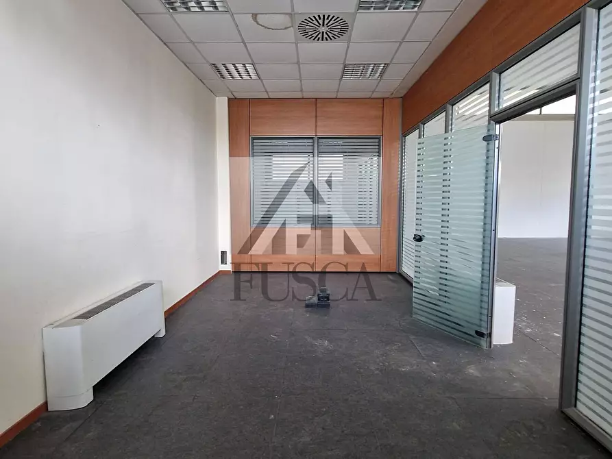 Immagine 5 di Ufficio in affitto  in Via Puccetti a Lucca