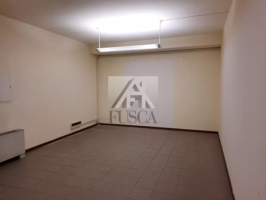 Immagine 7 di Capannone industriale in affitto  in Viale G. Puccini a Lucca