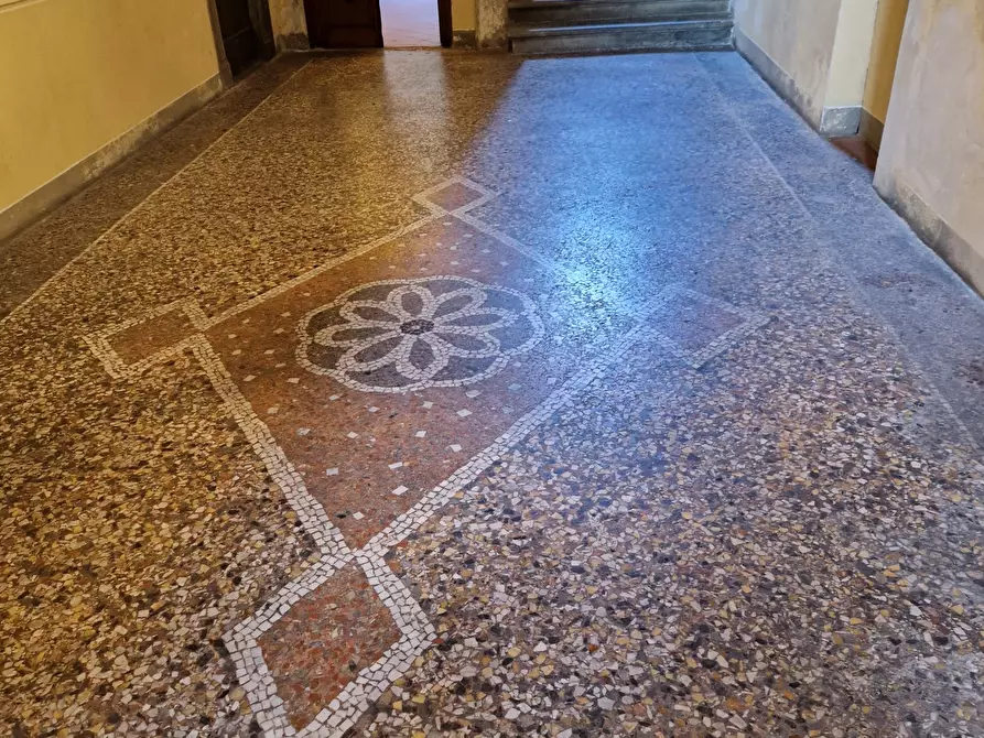 Immagine 31 di Pentalocale in vendita  in piazza san pietro somali a Lucca