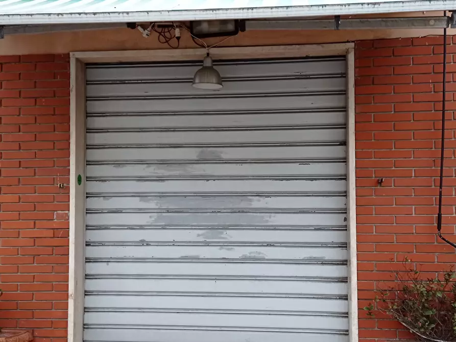 Immagine 27 di Capannone industriale in affitto  in Via Sarzanese a Lucca