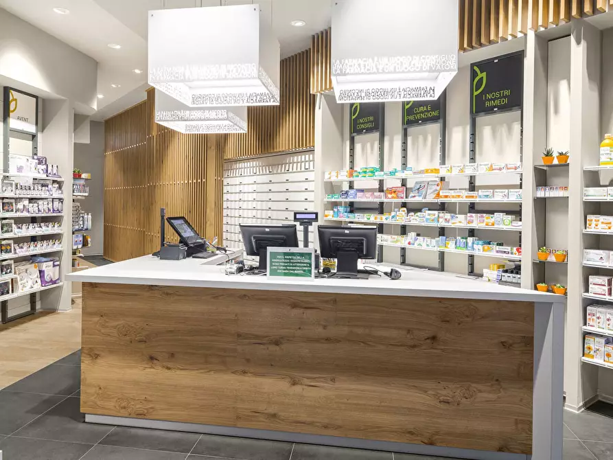 Immagine 4 di Locale commerciale in vendita  in Via delle Piagge a Lucca