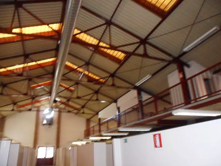 Immagine 10 di Capannone industriale in affitto  in Via Pesciatina a Lucca