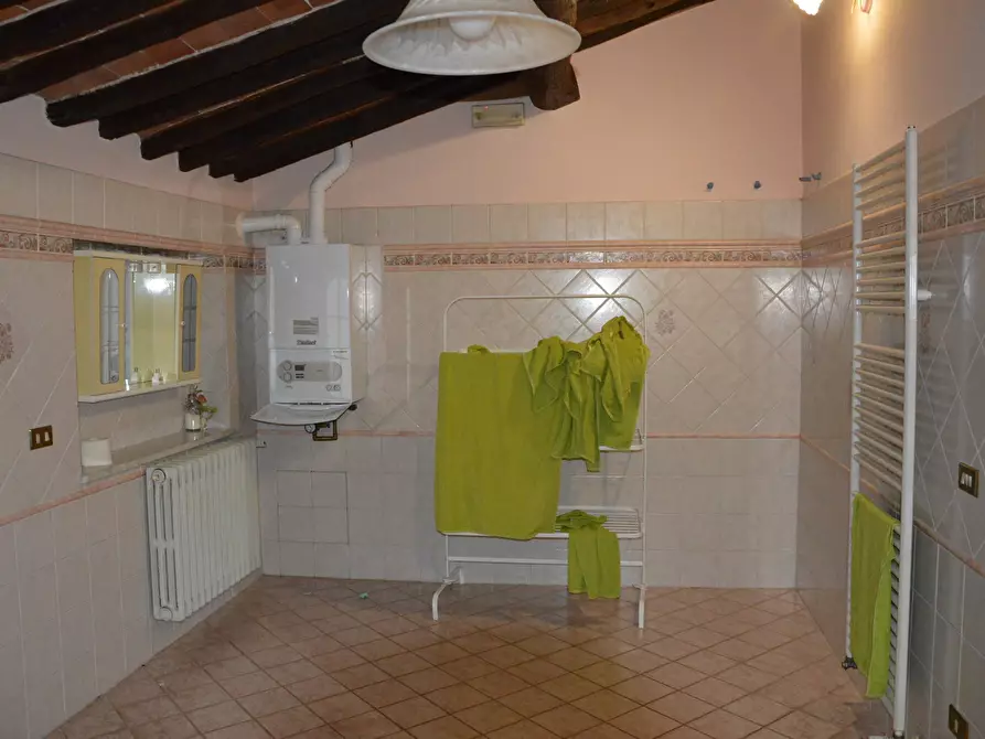 Immagine 23 di Rustico / casale in vendita  in vai elle chiesa a Lucca