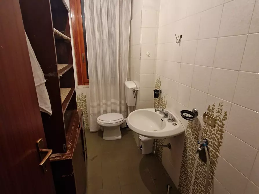 Immagine 8 di Pentalocale in vendita  in Via Giacomo Matteotti 405 a Lucca