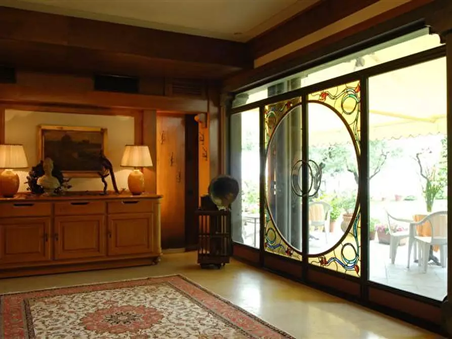 Immagine 7 di Locale commerciale in vendita  in Via Aurelia 184 a Viareggio