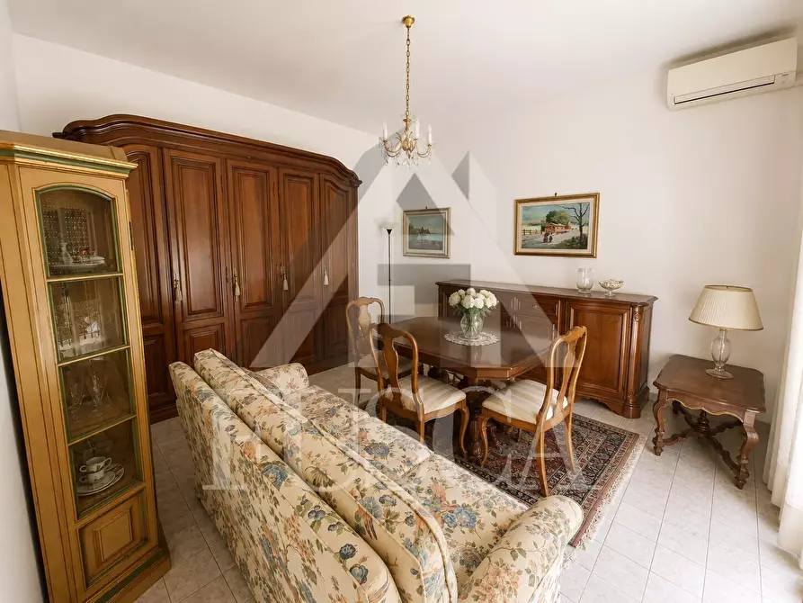 Immagine 14 di Villa in vendita  in Via G. Amendola a Lucca