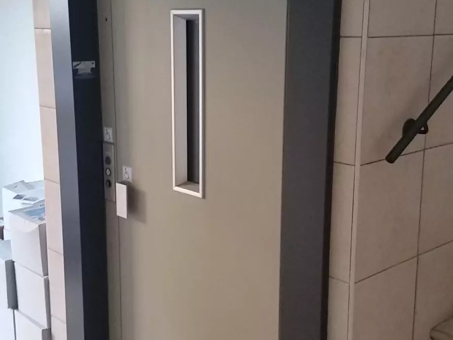 Immagine 4 di Ufficio in vendita  in Via de gasperi a Lucca