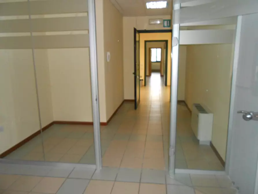 Immagine 7 di Ufficio in affitto  in Viale Alcide De Gasperi a Lucca