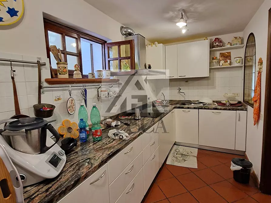 Immagine 25 di Villa in vendita  in via vecchia i a Lucca