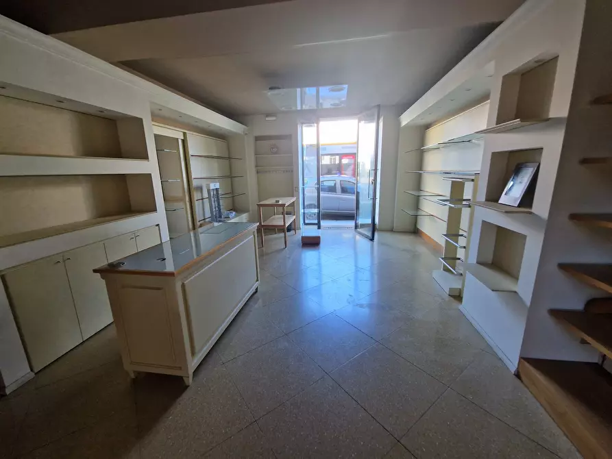 Immagine 15 di Capannone industriale in affitto  in Viale G. Puccini a Lucca