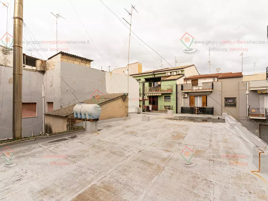 Immagine 20 di Locale commerciale in vendita  a Priolo Gargallo