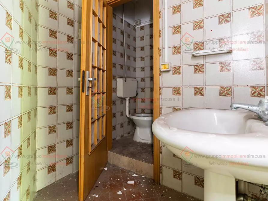 Immagine 7 di Locale commerciale in vendita  a Siracusa