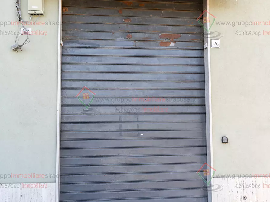 Immagine 9 di Locale commerciale in affitto  a Siracusa