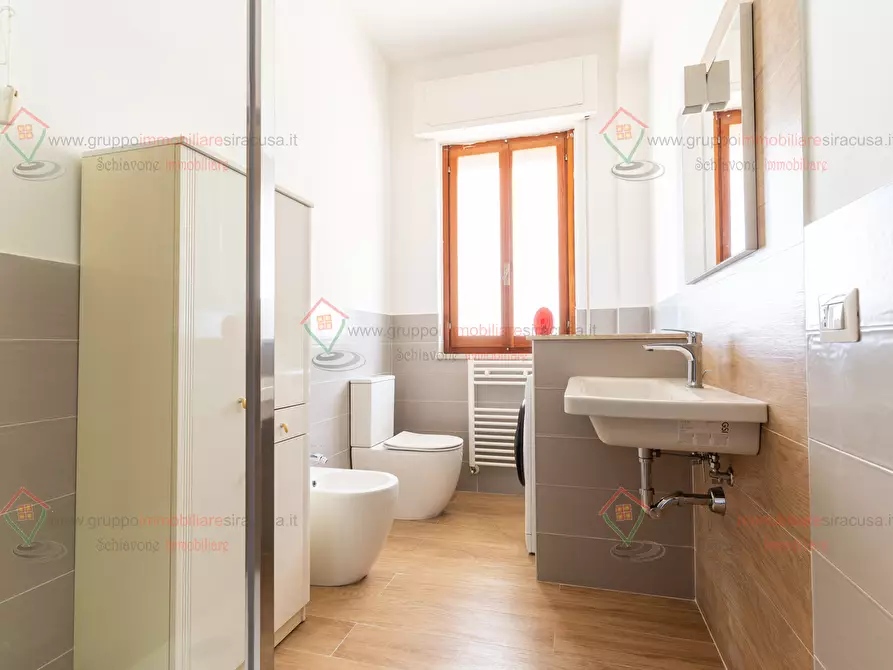 Immagine 16 di Pentalocale in affitto  a Siracusa