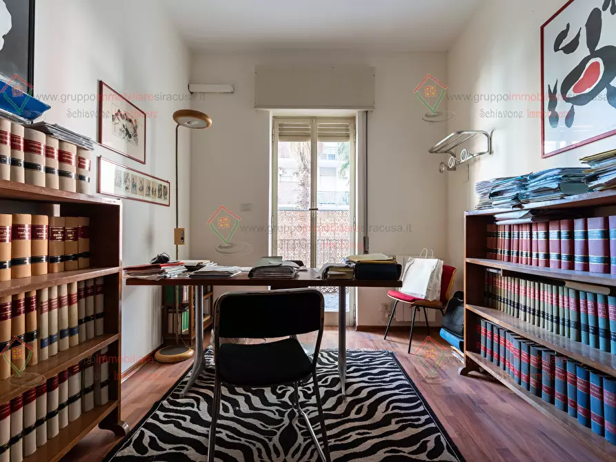 Immagine 15 di Pentalocale in affitto  a Siracusa