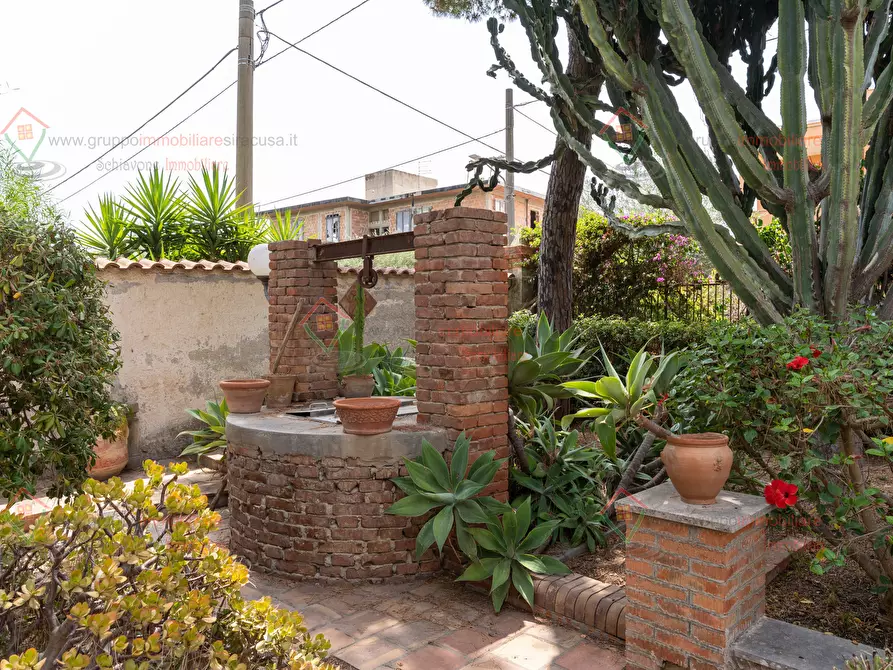 Immagine 37 di Villa in vendita  a Siracusa