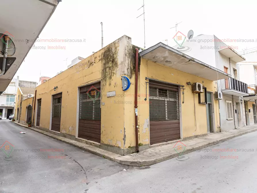 Immagine 1 di Locale commerciale in vendita  a Priolo Gargallo