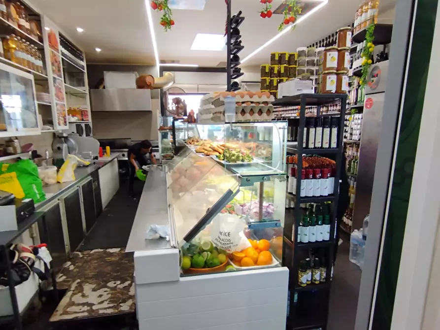 Immagine 15 di Attività commerciale in vendita  in Corso Umberto I a Siracusa