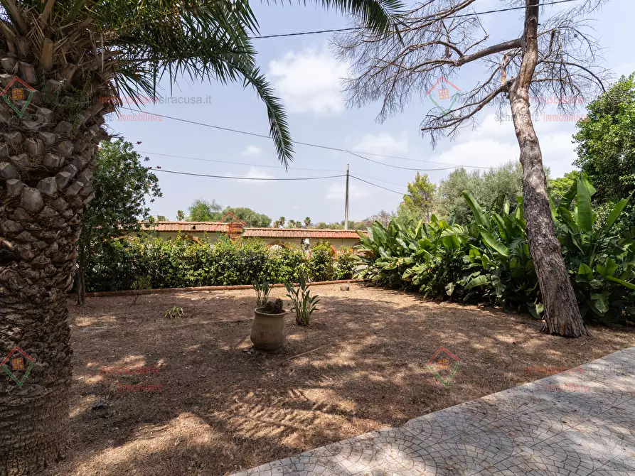Immagine 43 di Villa in vendita  a Siracusa