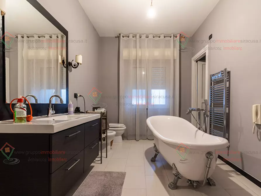 Immagine 9 di Trilocale in vendita  a Siracusa