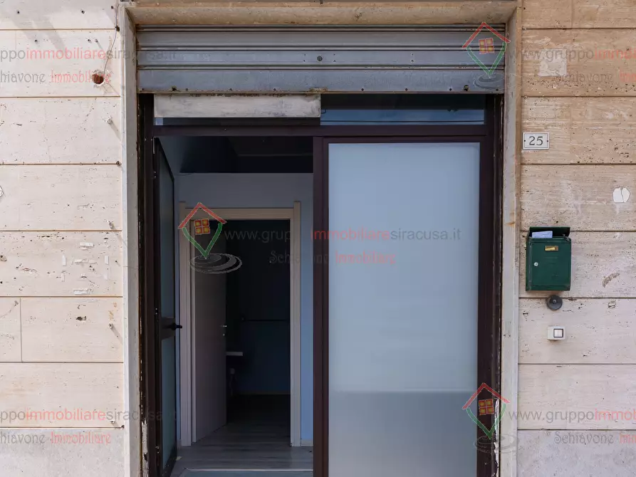 Immagine 9 di Locale commerciale in vendita  a Siracusa