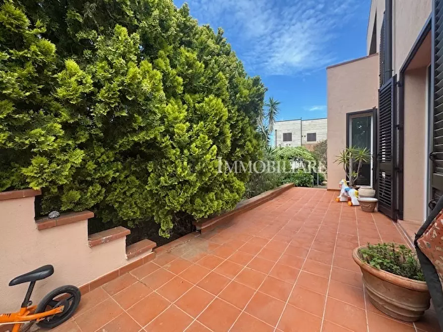 Immagine 51 di Villa in vendita  a Livorno