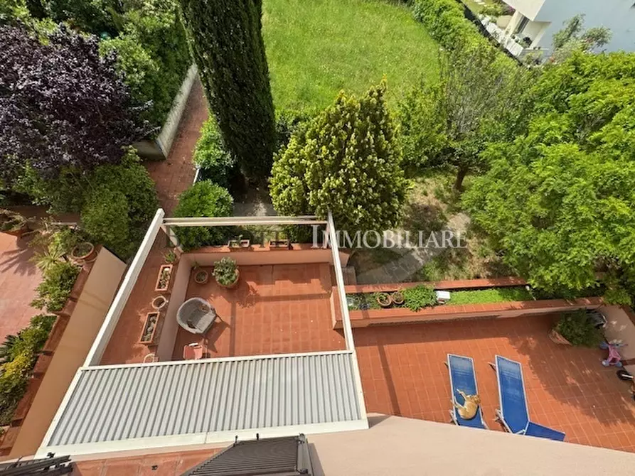 Immagine 42 di Villa in vendita  a Livorno