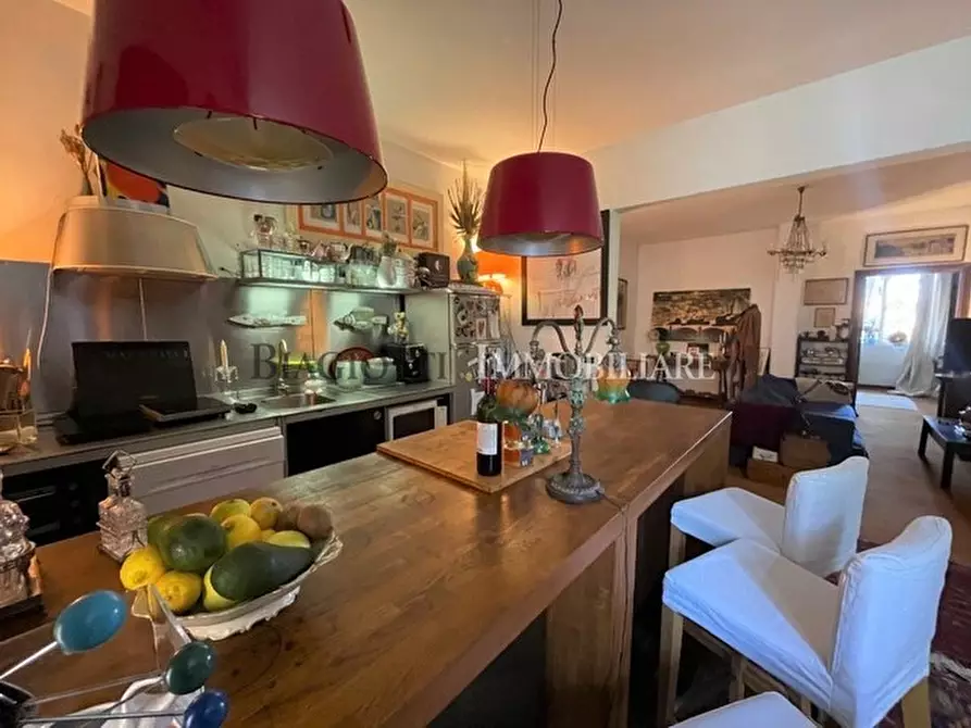 Immagine 17 di Villa in vendita  a Livorno