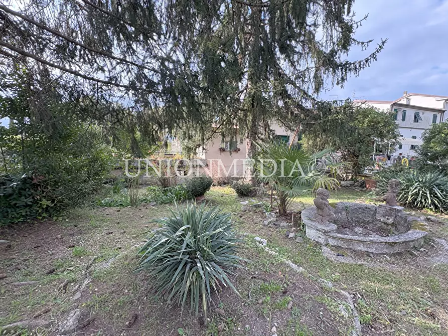 Immagine 4 di Casa semindipendente in vendita  in Viale Vittorio Alfieri 26 a Sarzana
