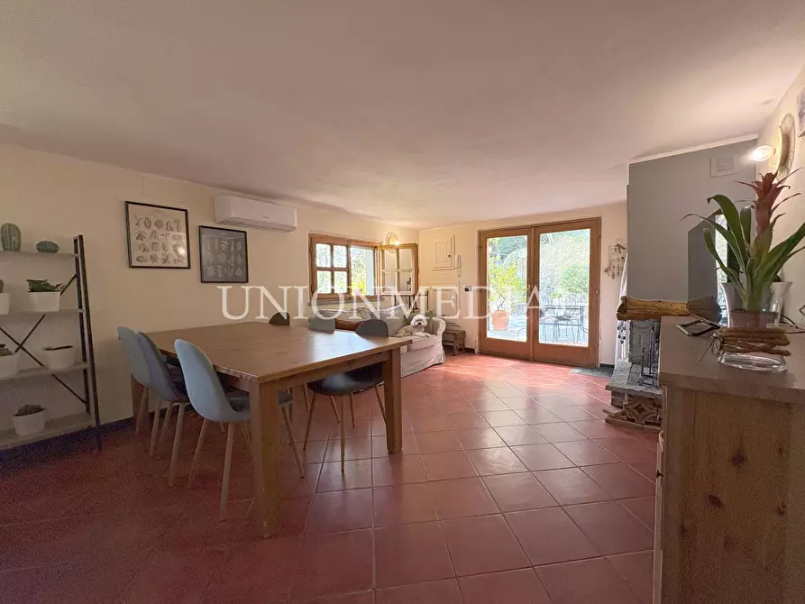 Immagine 2 di Villa in vendita  in Viale Vittorio Alfieri a Fosdinovo