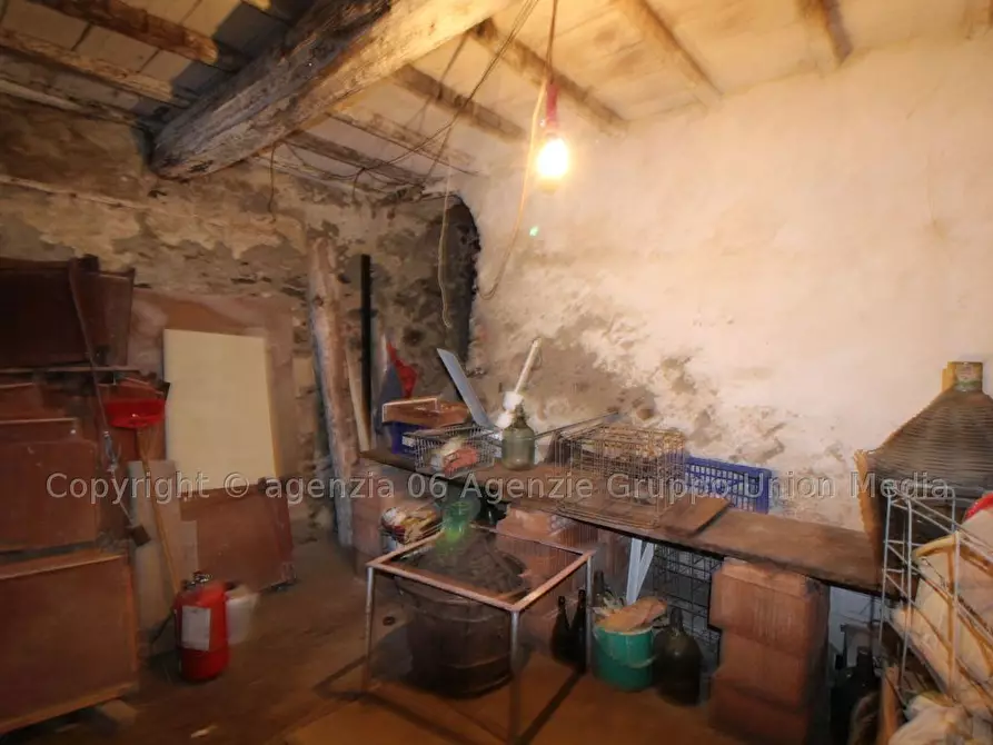 Immagine 21 di Appartamento in vendita  a Ortonovo