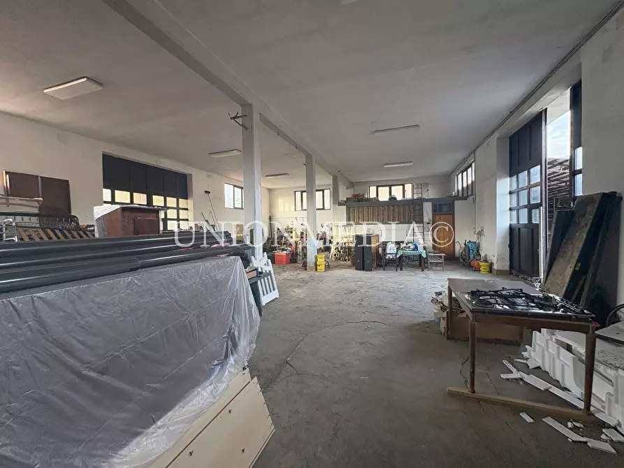 Immagine 6 di Attività artigianale in affitto  a Castelnuovo Magra