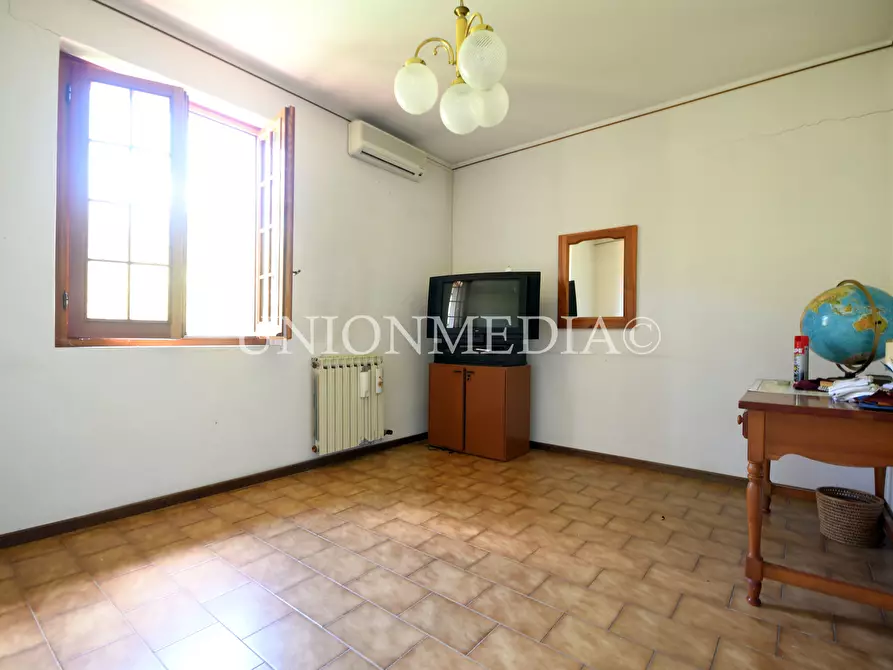 Immagine 21 di Casa indipendente in vendita  a Sarzana