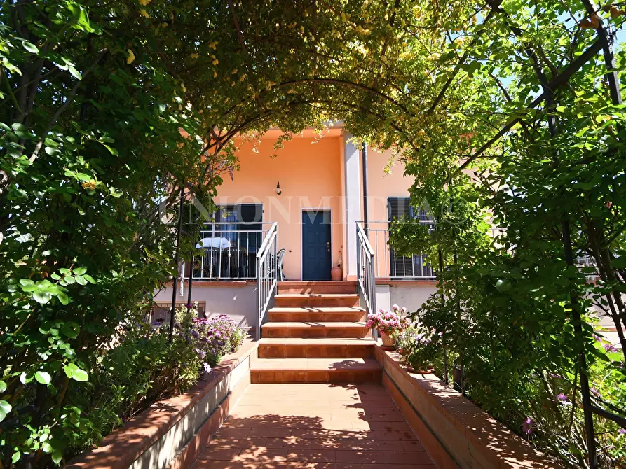 Immagine 1 di Villa in vendita  in Via sarzanello a Sarzana