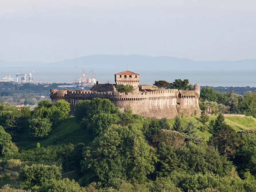 Immagine 30 di Appartamento in vendita  in piazza matteotti a Sarzana