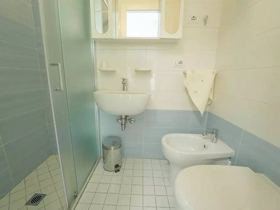 Immagine 41 di Palazzo in vendita  in Via Albio Tibullo 40 a Bellaria-Igea Marina