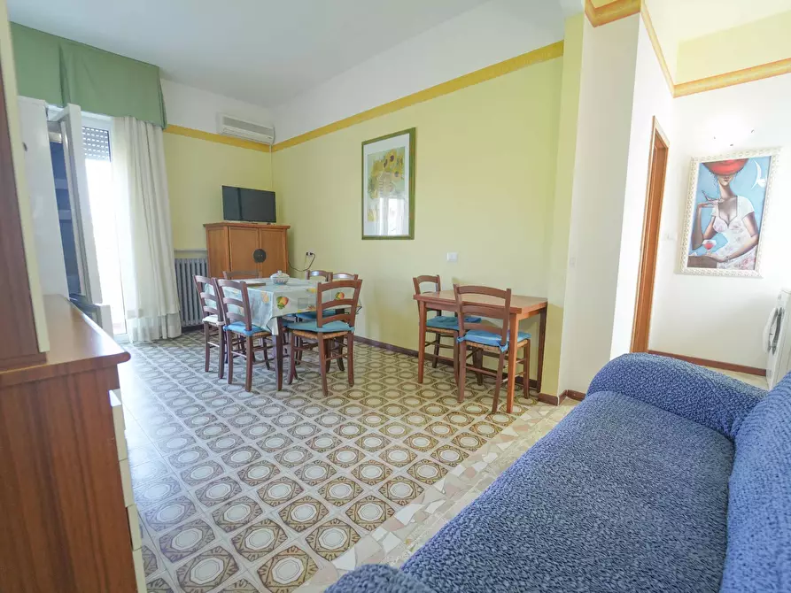 Immagine 35 di Palazzo in vendita  in Via Albio Tibullo 40 a Bellaria-Igea Marina