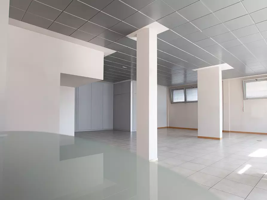 Immagine 7 di Locale commerciale in vendita  a Santarcangelo Di Romagna