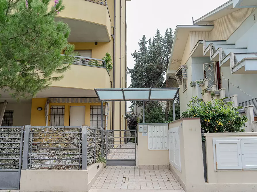 Immagine 3 di Bilocale in vendita  in Viale Catalani 20 a Riccione
